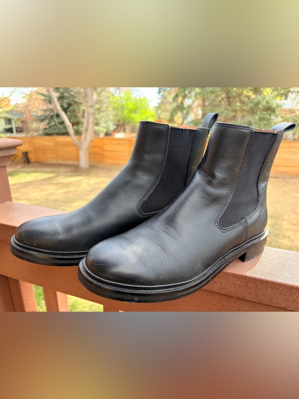 Madewell Classic Black Chelsea Boots for Women - Sleek Slip-On Style.